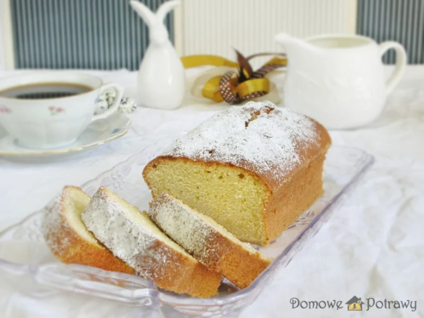 Babka budyniowa ze śmietaną kremówką Babka budyniowa ze śmietaną kremówką