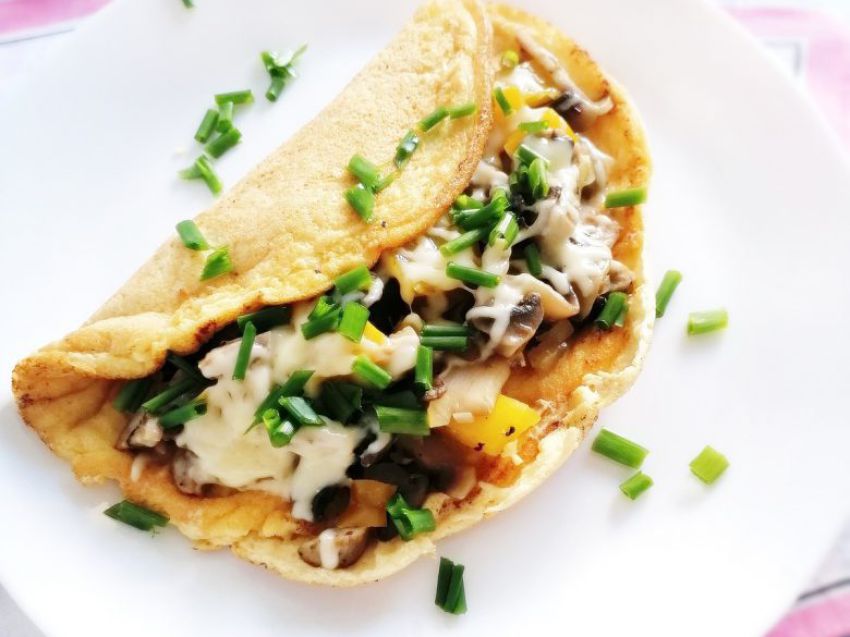 Puszysty omlet z kiełbasą Puszysty omlet z kiełbasą