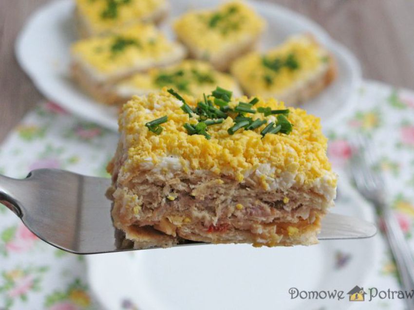 Sałatka na krakersach z tuńczykiem Sałatka na krakersach z tuńczykiem