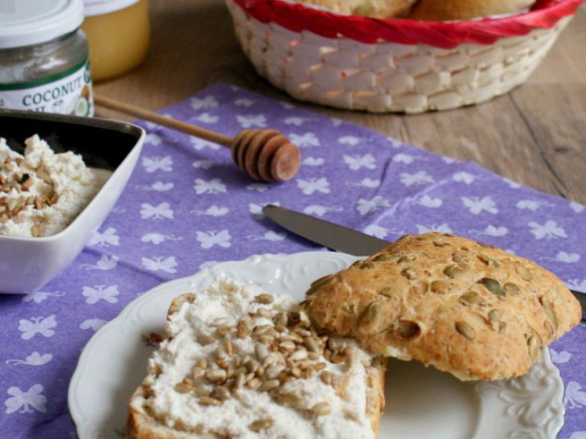 Twarożek na kanapki z olejem kokosowym na słodko Twarożek na kanapki z olejem kokosowym na słodko