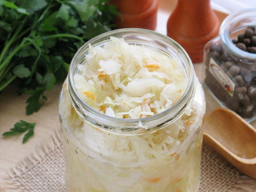 Domowa kapusta kiszona w słoiku Domowa kapusta kiszona w słoiku
