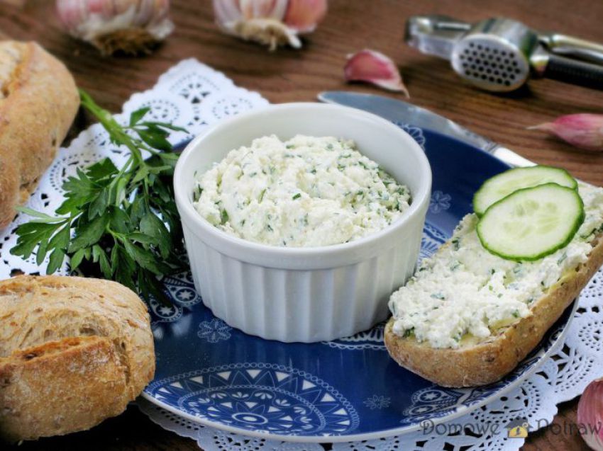 Twarożek z czosnkiem i pietruszką Twarożek z czosnkiem i pietruszką