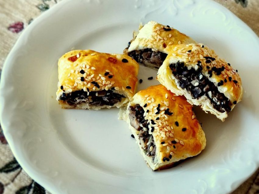 Paszteciki ciasta francuskiego z pieczarkami Paszteciki ciasta francuskiego z pieczarkami