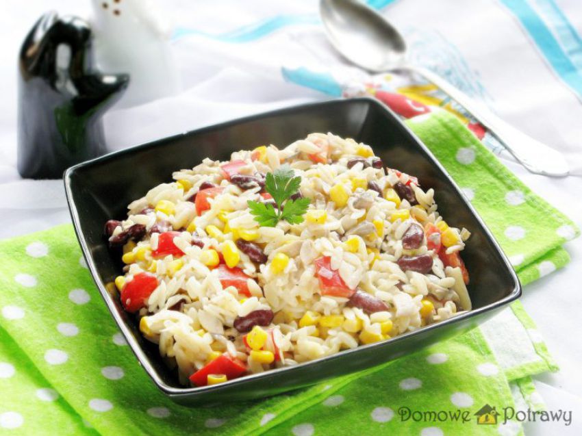 Sałatka z makaronem ryżowym orzo Sałatka z makaronem ryżowym orzo