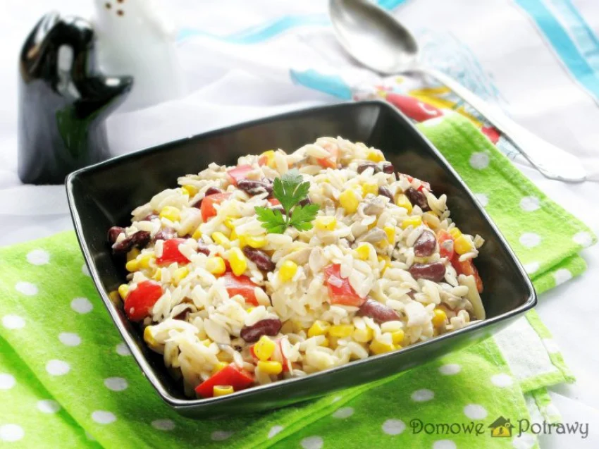 Sałatka z makaronem ryżowym orzo Sałatka z makaronem ryżowym orzo