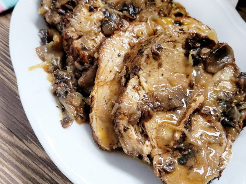 Karkówka duszona z pieczarkami Karkówka duszona z pieczarkami