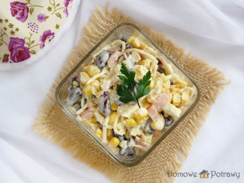 Sałatka z czerwoną fasolą i szynką Sałatka z czerwoną fasolą i szynką