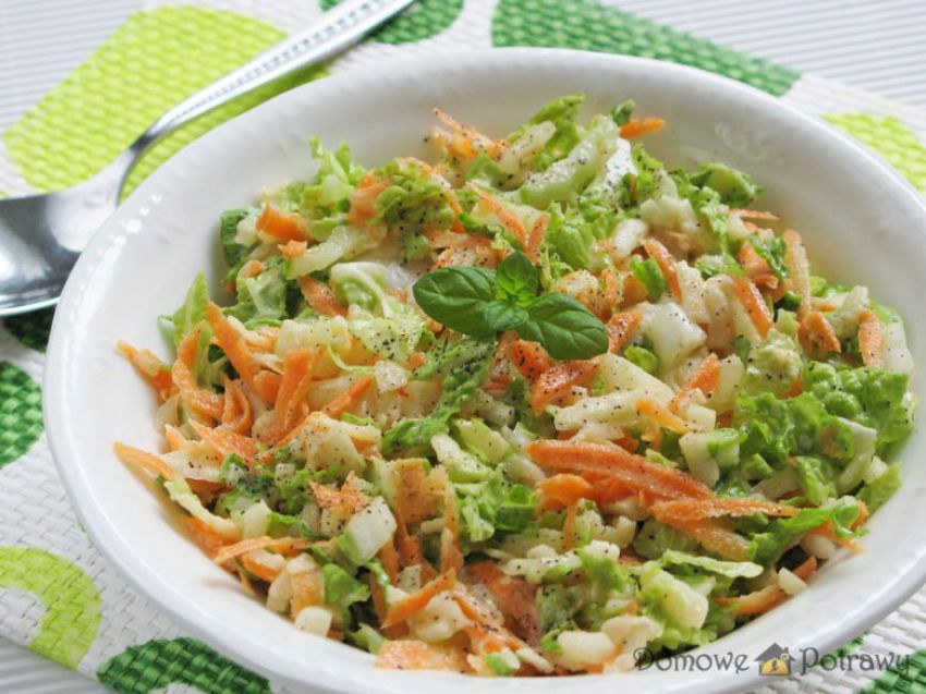 Surówka z kapusty pekińskiej i marchewki Surówka z kapusty pekińskiej i marchewki