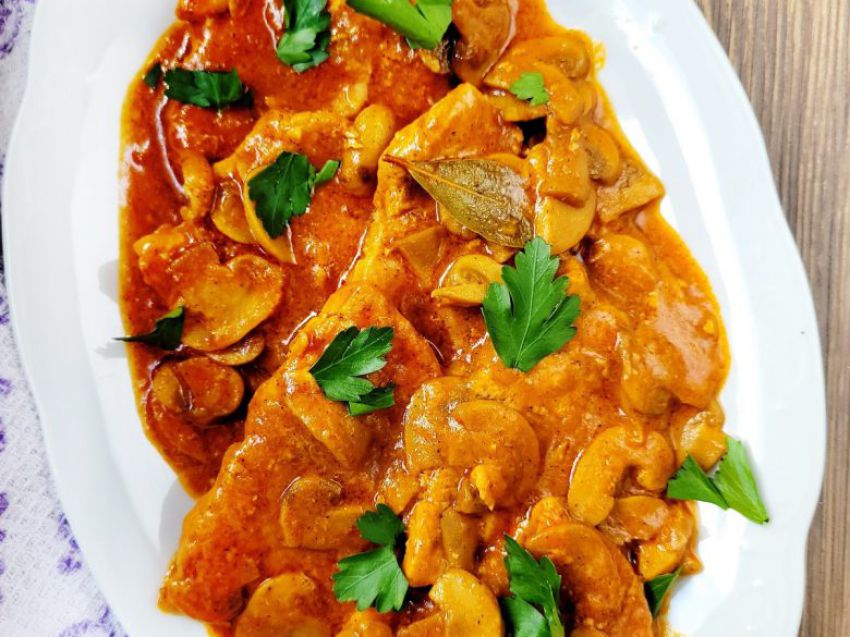 Schab w sosie musztardowo-pomidorowym Schab w sosie musztardowo-pomidorowym