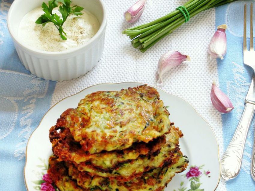 Placki z cukinii z serem żółtym Placki z cukinii z serem żółtym