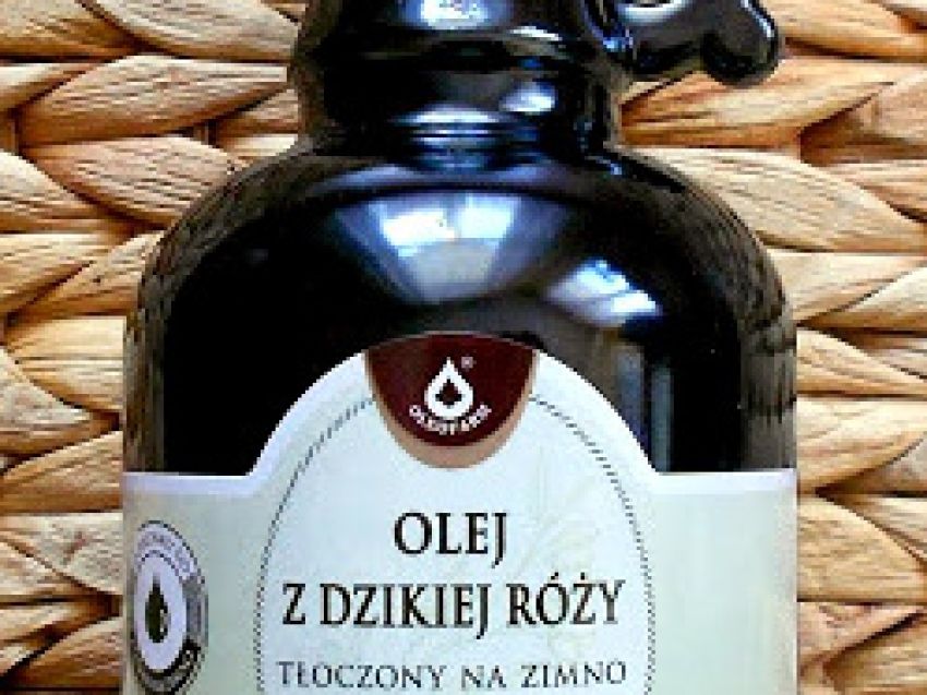 Olej z pestek dzikiej róży w kuchni i w kosmetyce Olej z pestek dzikiej róży w kuchni i w kosmetyce