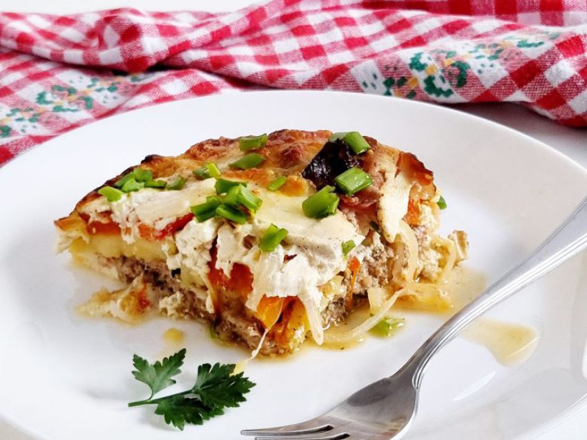 Zapiekanka ziemniaczana z mięsem mielonym i boczkiem Zapiekanka ziemniaczana z mięsem mielonym i boczkiem