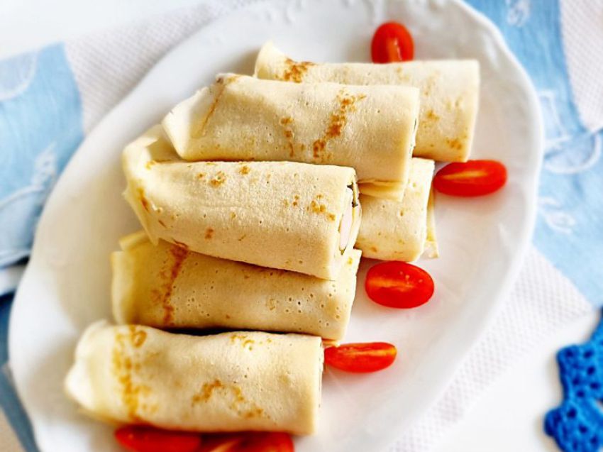 Naleśniki z parówką i serem Naleśniki z parówką i serem