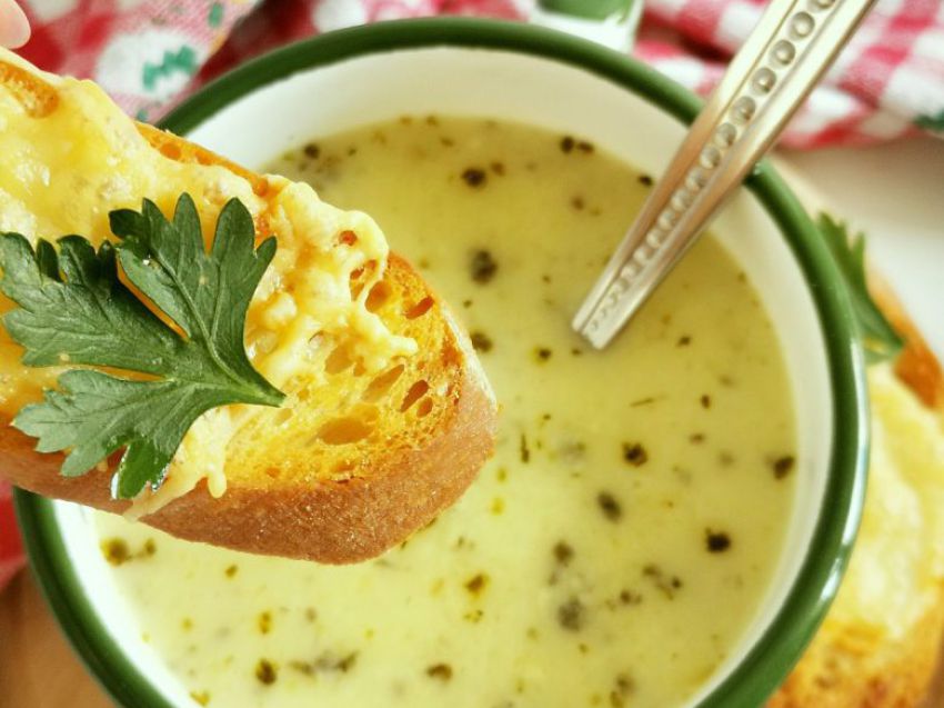 Zupa cebulowo-serowa Zupa cebulowo-serowa