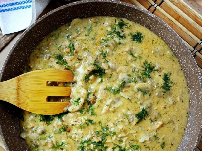 Gulasz z kurczaka z pieczarkami Gulasz z kurczaka z pieczarkami