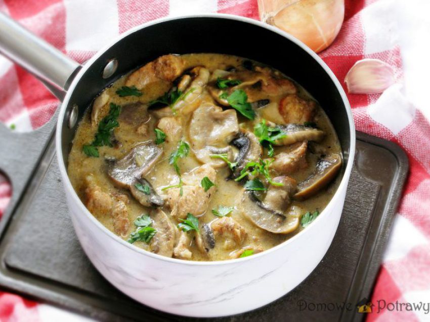 Gulasz z szynki w sosie pieczarkowym Gulasz z szynki w sosie pieczarkowym