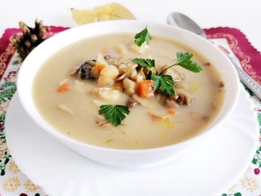 Zupa grzybowa z kluseczkami lanymi Zupa grzybowa z kluseczkami lanymi