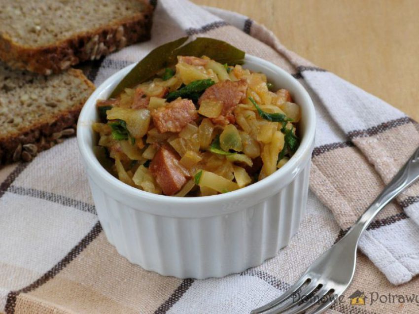 Kapusta duszona z kiełbasą Kapusta duszona z kiełbasą