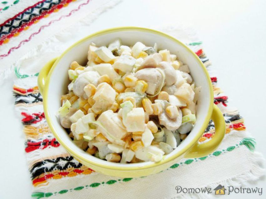 Sałatka z pieczarkami marynowanymi Sałatka z pieczarkami marynowanymi