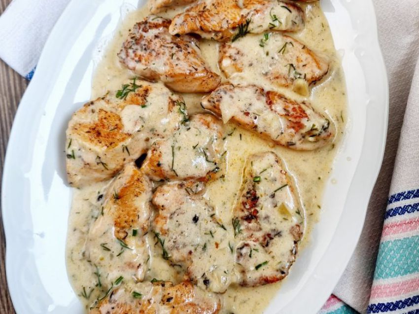 Polędwiczki z indyka w sosie koperkowym Polędwiczki z indyka w sosie koperkowym