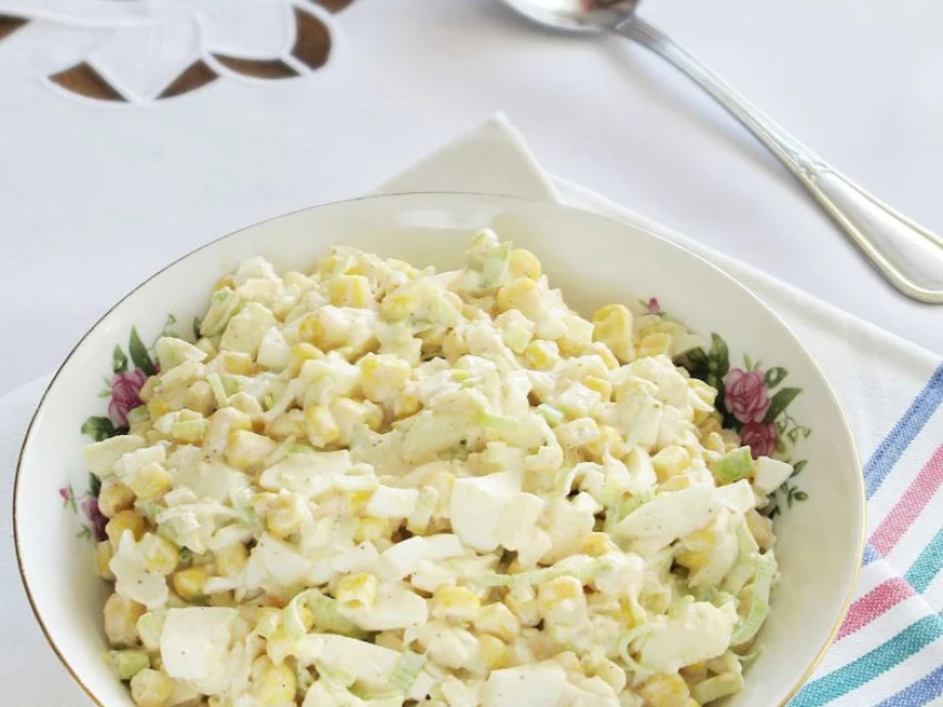 Sałatka z jajek i pora Sałatka z jajek i pora