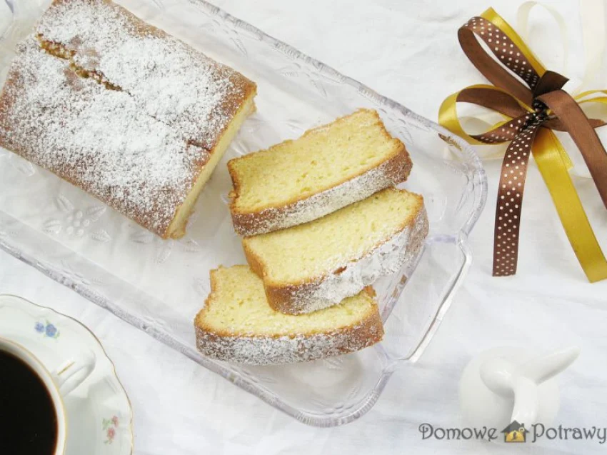 Babka budyniowa ze śmietaną kremówką Babka budyniowa ze śmietaną kremówką