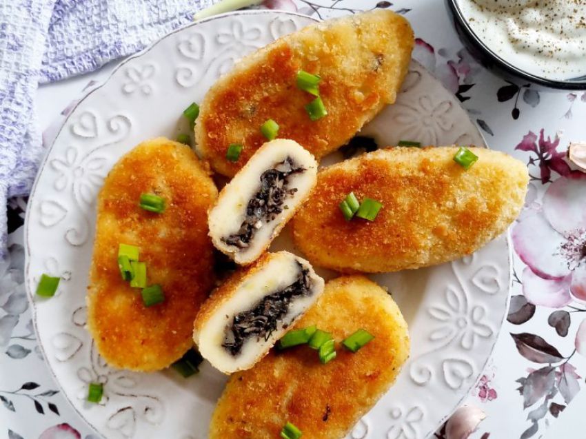 Kotlety ziemniaczane z pieczarkami Kotlety ziemniaczane z pieczarkami