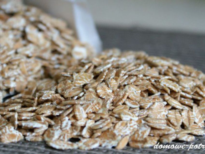 Płatki orkiszowe z truskawkami i orzechami Płatki orkiszowe z truskawkami i orzechami