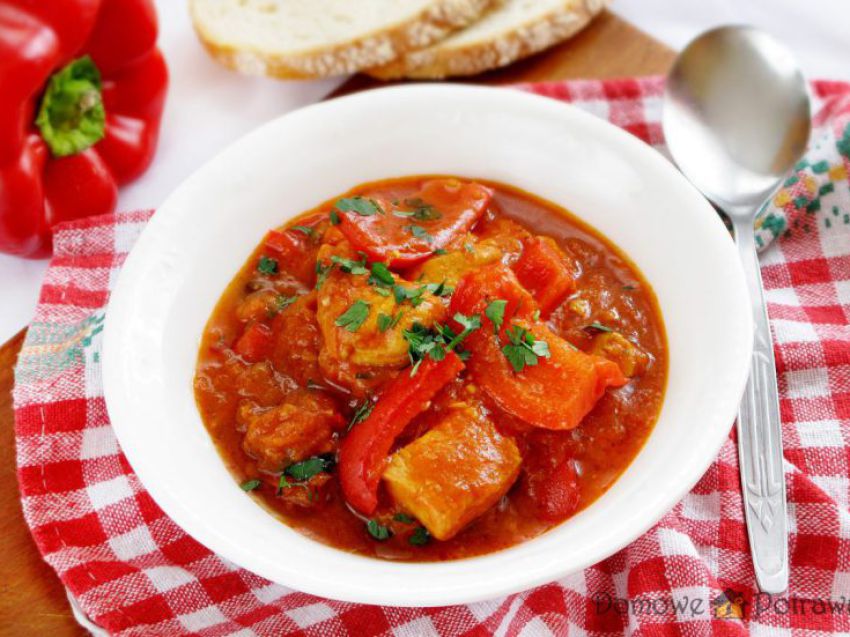 Gulasz z kurczaka po węgiersku Gulasz z kurczaka po węgiersku