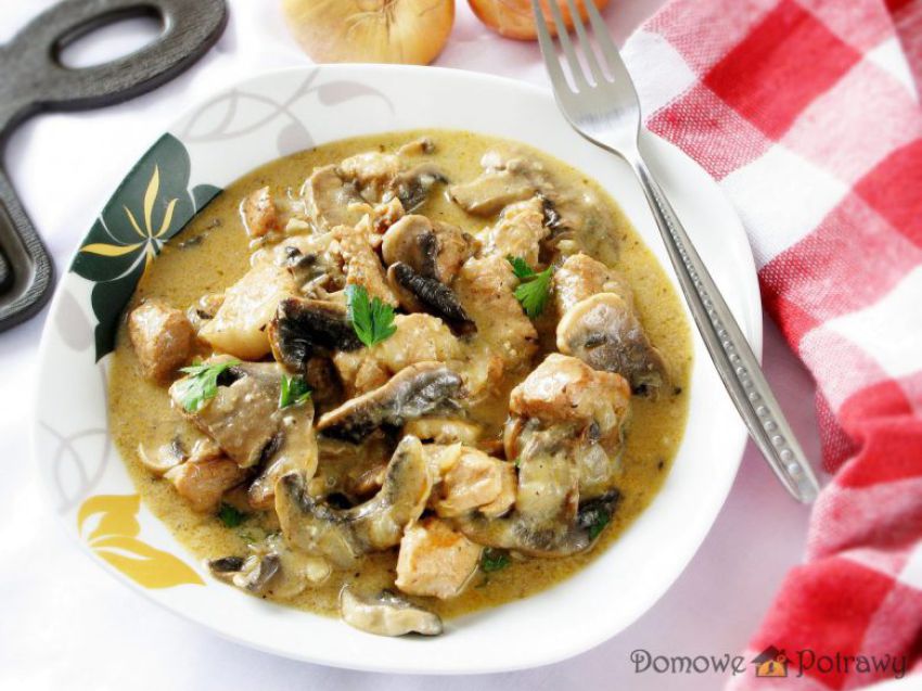 Gulasz z szynki w sosie pieczarkowym Gulasz z szynki w sosie pieczarkowym