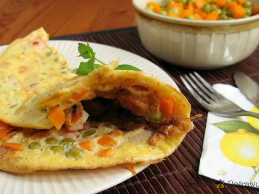 Omlet z parówką Omlet z parówką