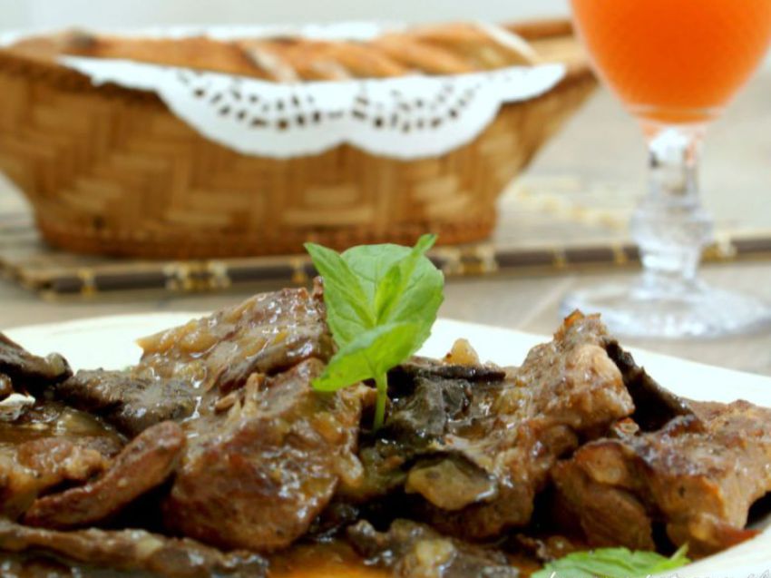 Karkówka duszona z grzybami Karkówka duszona z grzybami