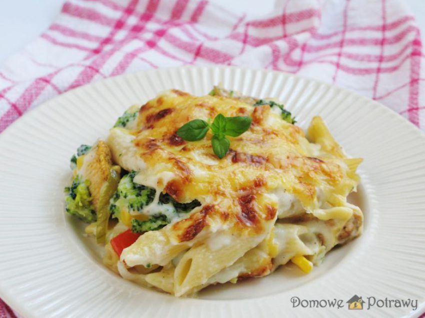 Makaronowa zapiekanka z kurczakiem i warzywami Makaronowa zapiekanka z kurczakiem i warzywami