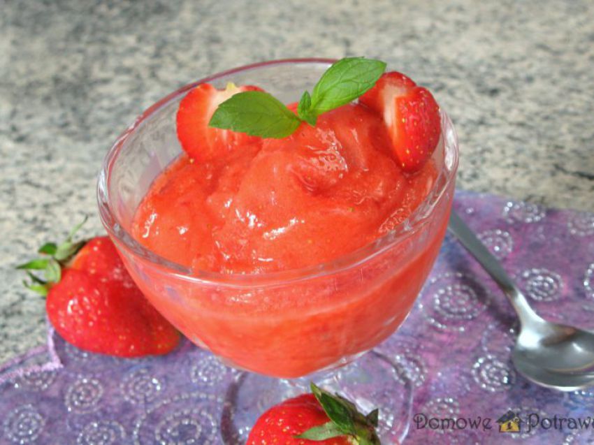 Lodowy sorbet truskawkowy Lodowy sorbet truskawkowy