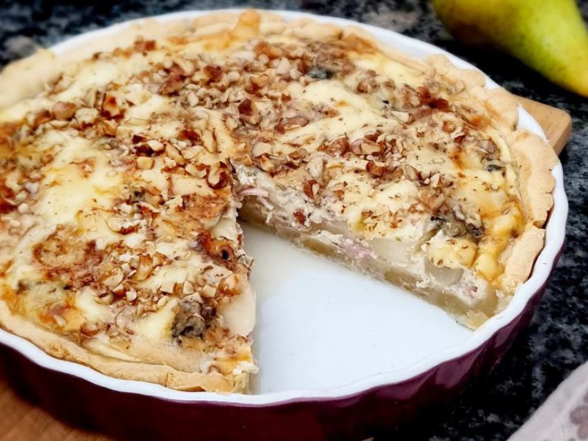 Tarta z gruszką, serem gorgonzola i orzechami Tarta z gruszką, serem gorgonzola i orzechami