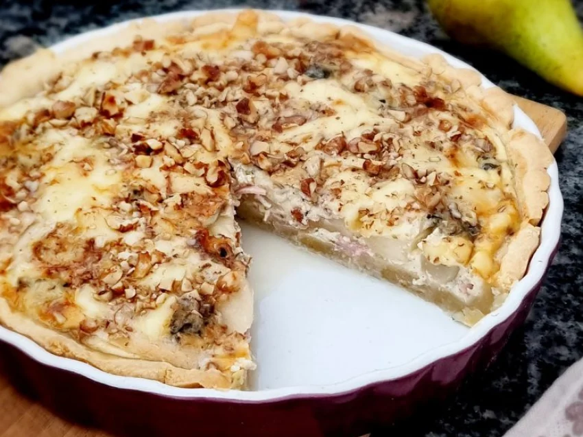 Tarta z gruszką, serem gorgonzola i orzechami Tarta z gruszką, serem gorgonzola i orzechami