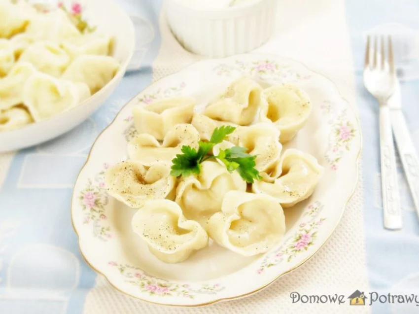 Pielmieni - rosyjskie pierożki z mięsem Pielmieni - rosyjskie pierożki z mięsem