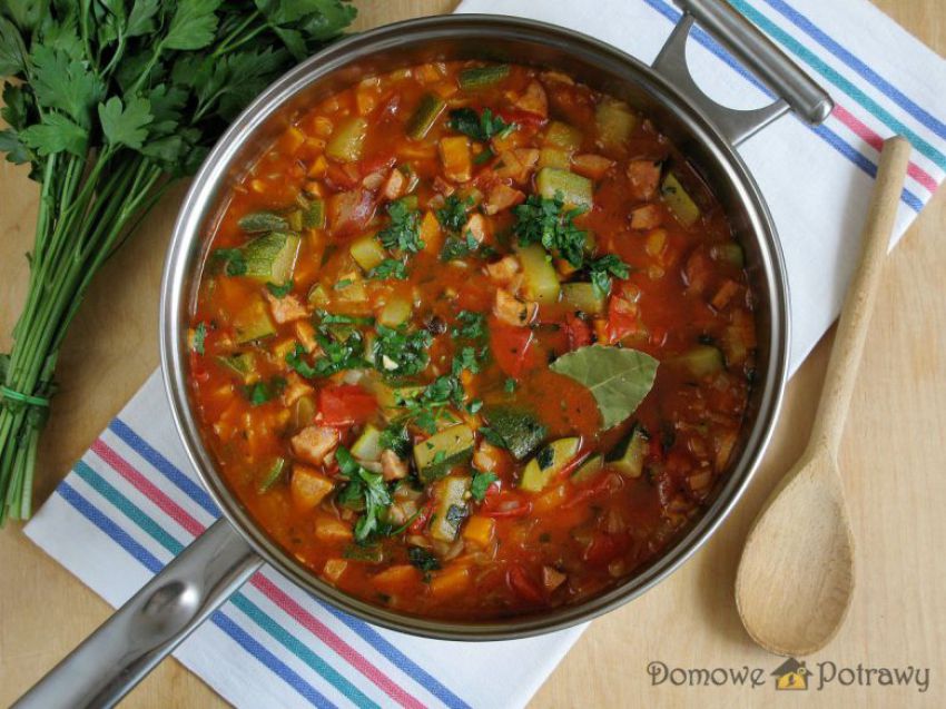 Leczo z cukinią i kiełbasą Leczo z cukinią i kiełbasą