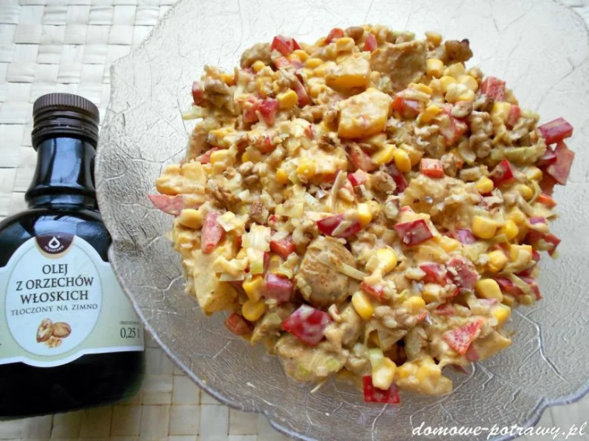 Sałatka curry z kurczakiem i brzoskwinią Sałatka curry z kurczakiem i brzoskwinią
