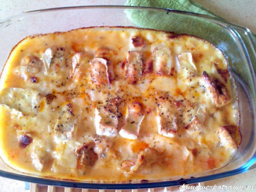 Kurczak zapiekany w sosie serowym Kurczak zapiekany w sosie serowym