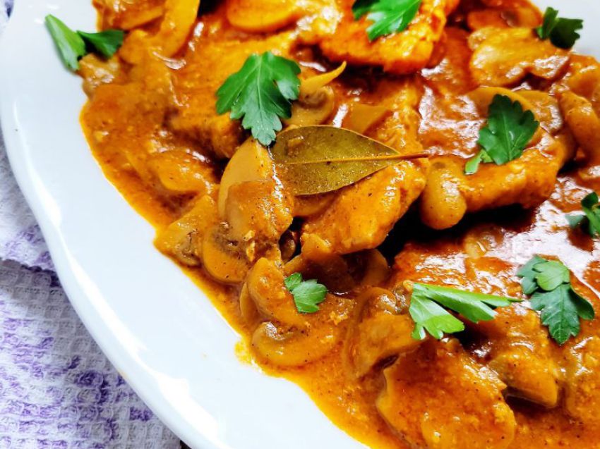 Schab w sosie musztardowo-pomidorowym Schab w sosie musztardowo-pomidorowym