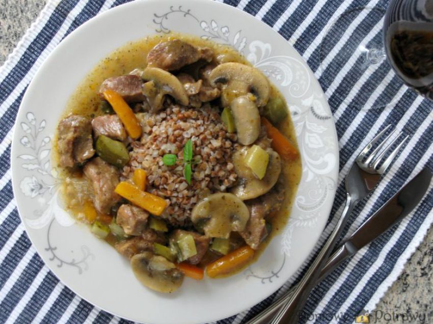 Gulasz wieprzowy z warzywami Gulasz wieprzowy z warzywami