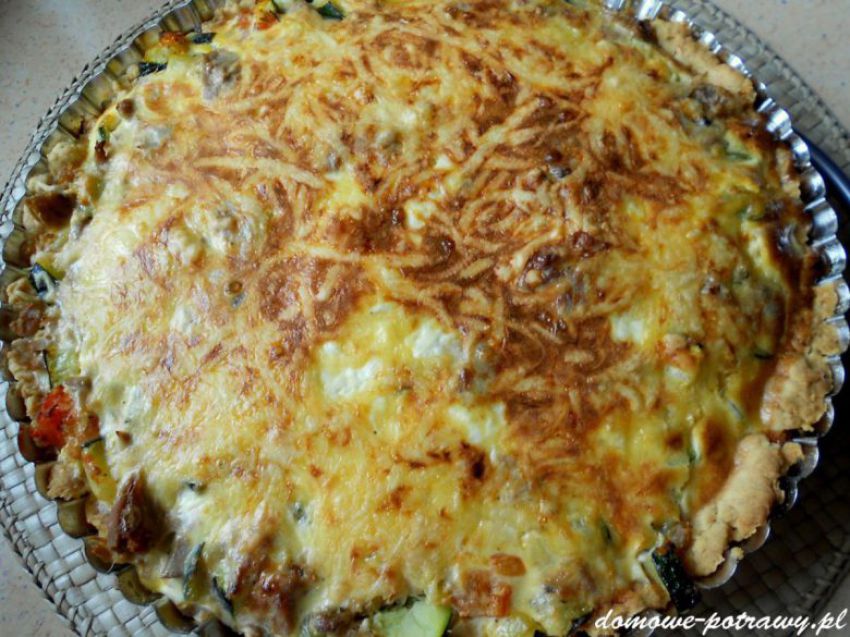 Tarta z tuńczykiem i cukinią Tarta z tuńczykiem i cukinią