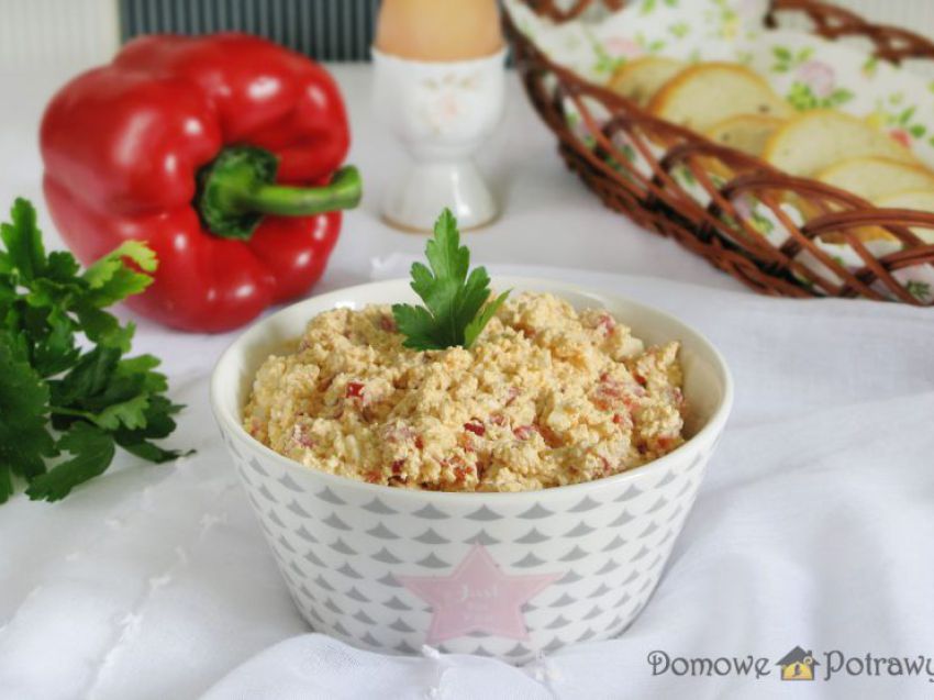 Pasta na kanapki z twarogu i papryki Pasta na kanapki z twarogu i papryki