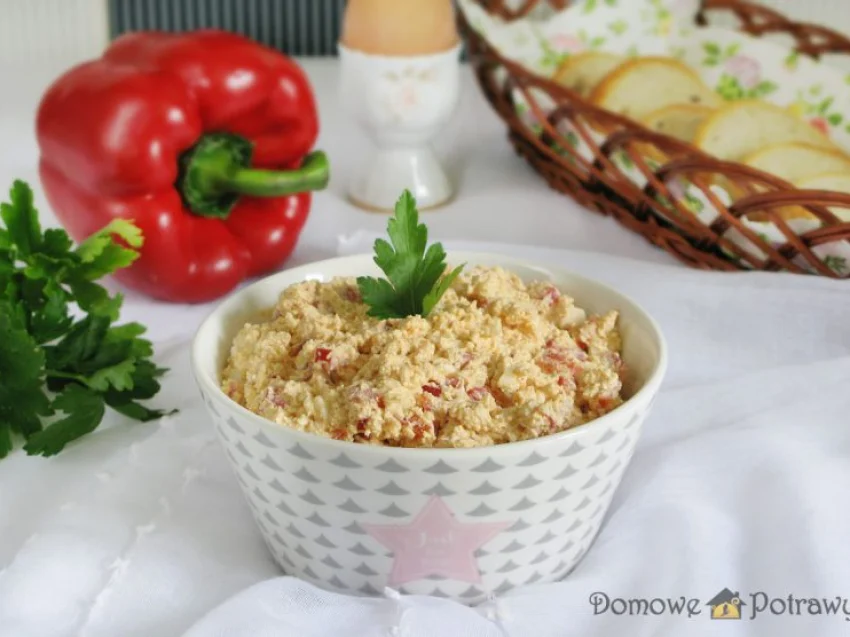 Pasta na kanapki z twarogu i papryki Pasta na kanapki z twarogu i papryki