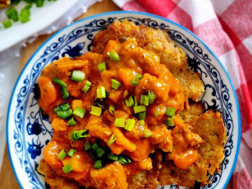 Placki ziemniaczane z gulaszem Placki ziemniaczane z gulaszem