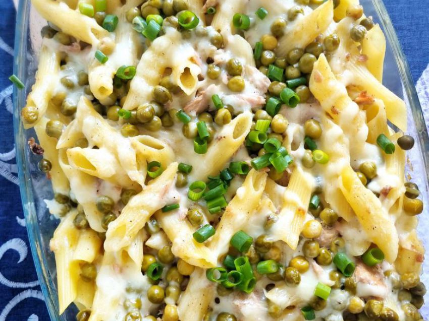 Zapiekanka makaronowa z tuńczykiem i groszkiem Zapiekanka makaronowa z tuńczykiem i groszkiem