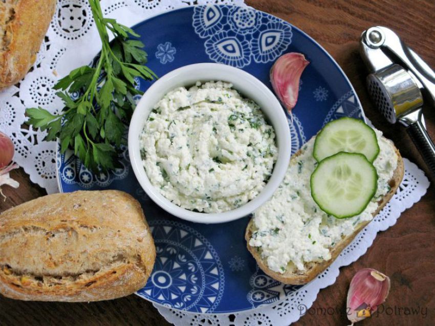 Twarożek z czosnkiem i pietruszką Twarożek z czosnkiem i pietruszką