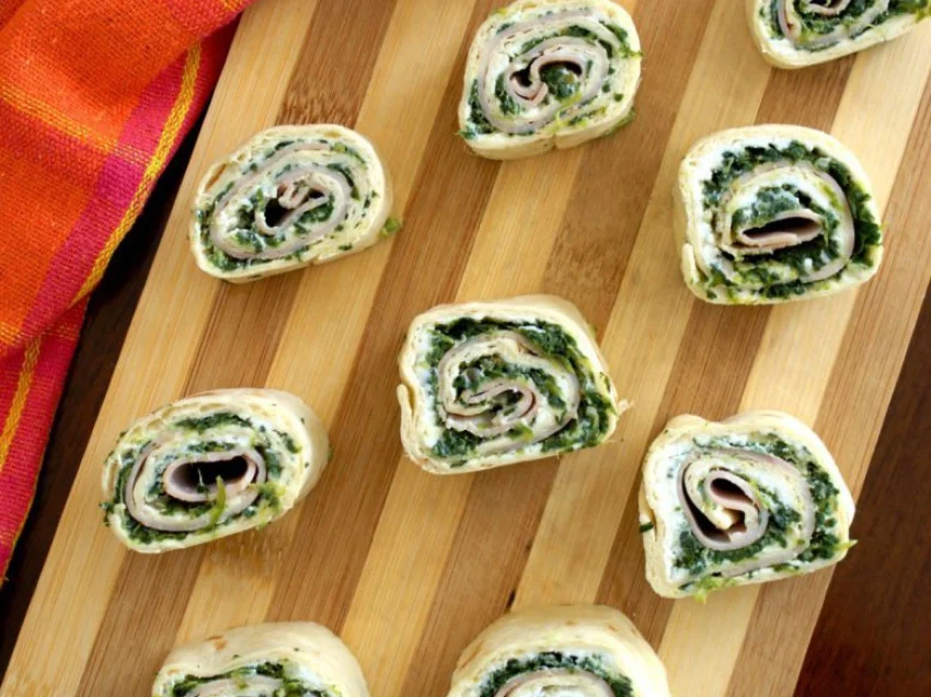 Mini tortille ze szpinakiem, szynką i ricottą Mini tortille ze szpinakiem, szynką i ricottą