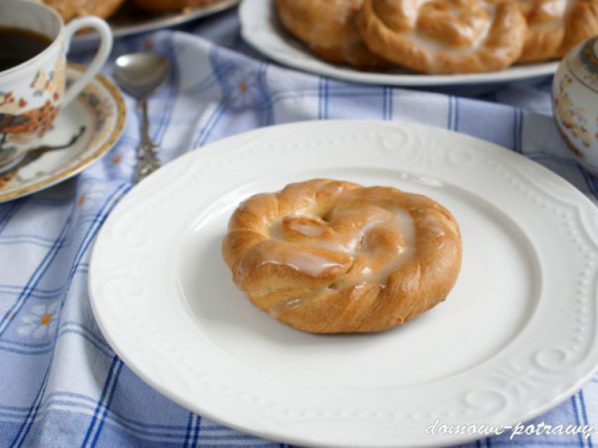 Drożdżówki z lukrem Drożdżówki z lukrem